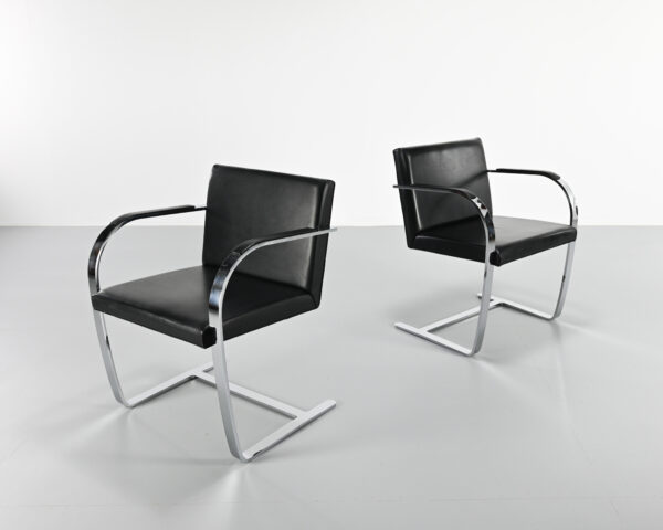 Paire de fauteuils vintage BRNO du designer Mies Van Der Rohe pour Knoll.